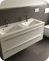 Doppelwaschtisch im sanierten Badezimmer