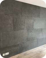 Wandfliesen in Betonoptik mit Steckdosen