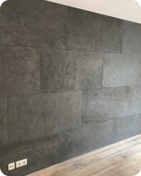 Großformatige Wandfliesen in Betonoptik